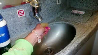 Travelling Girl Removing Plus inserting Her Period Cup & Peeing on Airplane