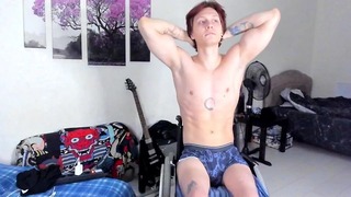 Žhavý chlapík na invalidním vozíku se krásně odtrhne a má orgasmus
